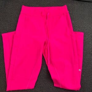 ALO LEGGINGS 
hot pink with tie front 
pockets